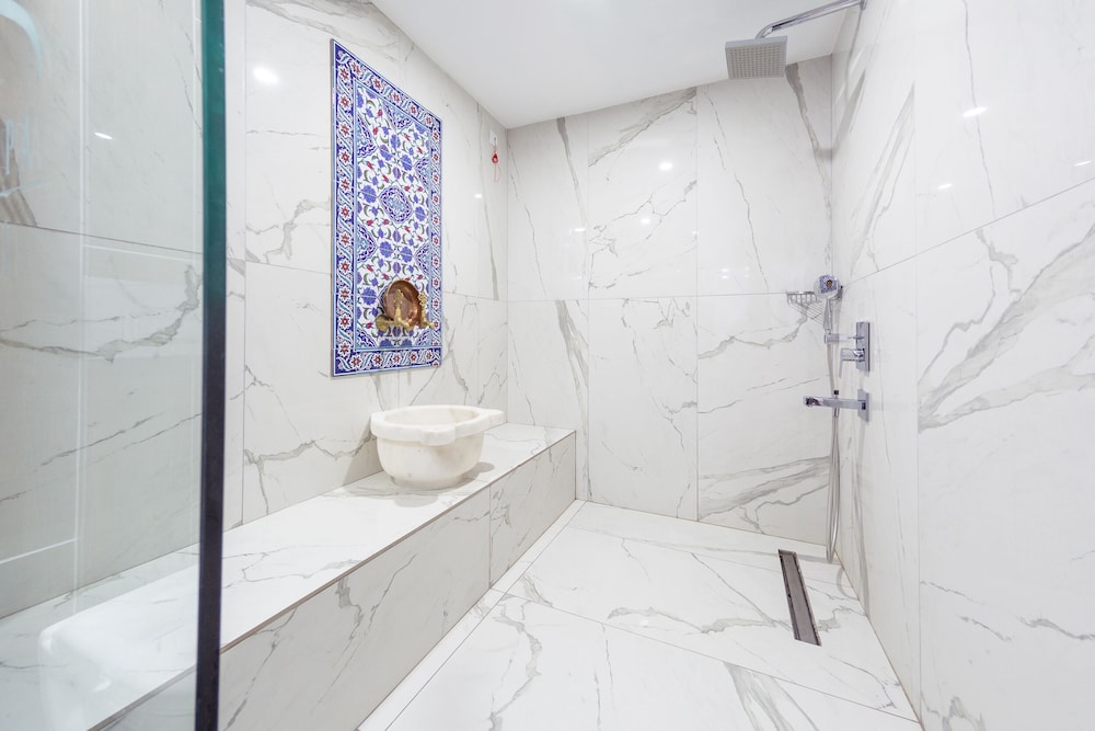 Honeymoon Suite photo 2