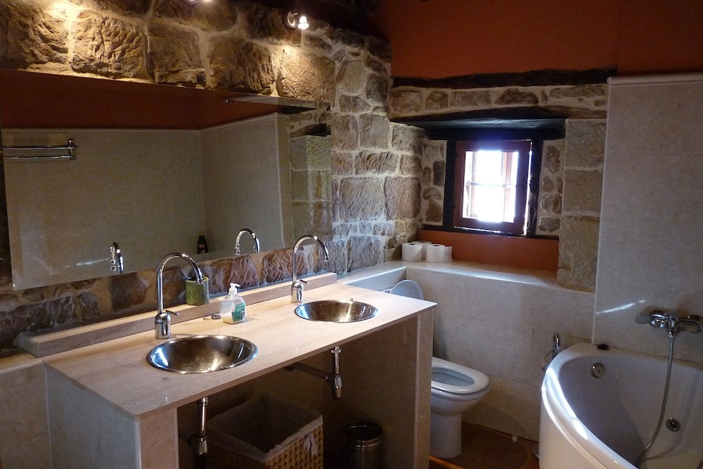 House, 4 Bedrooms, Non Smoking photo 2