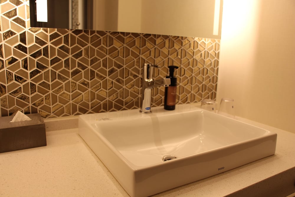 Deluxe Corner Twin Room for 3 guests, 34sqm, Non Smoking thumbnail 5