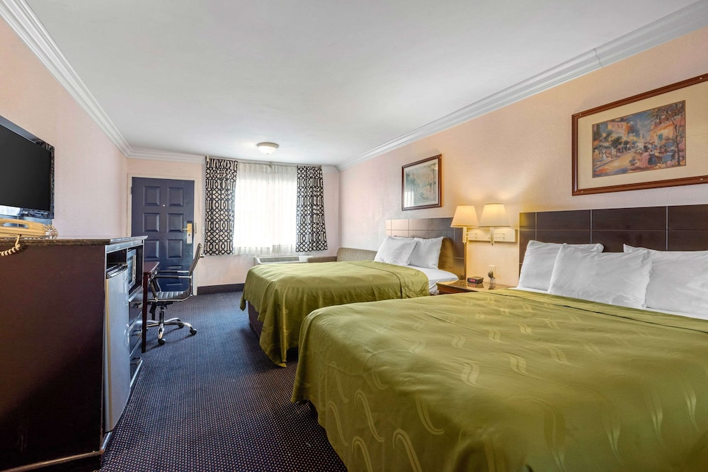 Room, 2 Double Beds - Photo 3
