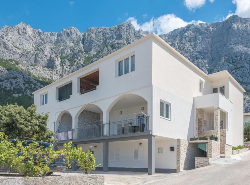 Apartment (Three Bedroom Apartment With Terrace)