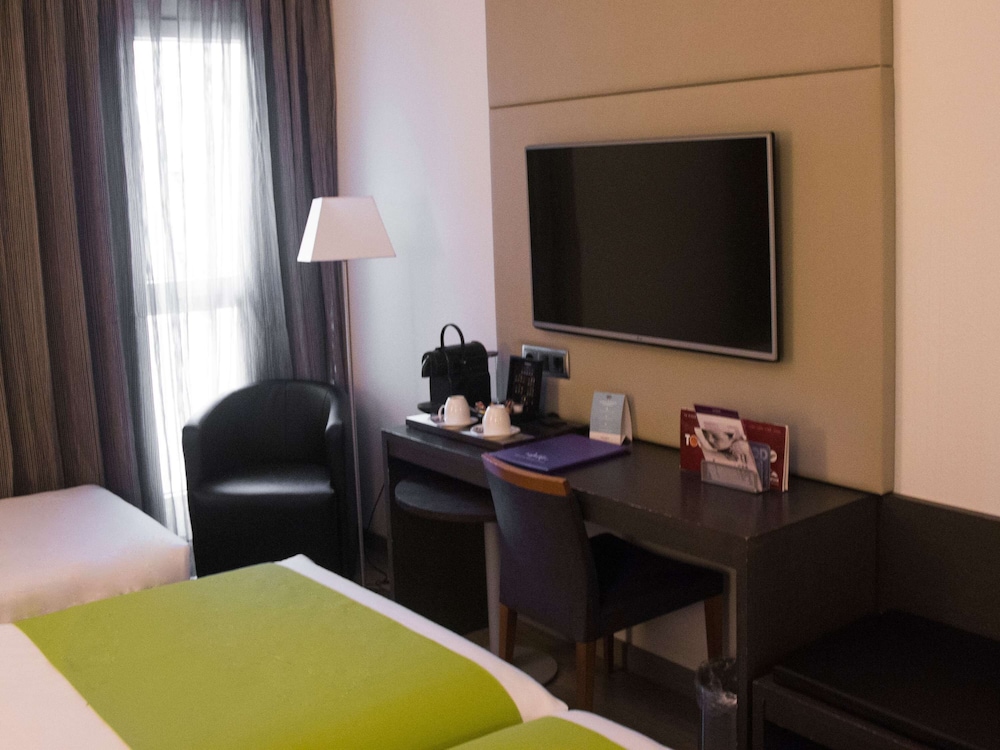 Standard Room, 1 Double Bed with Sofa bed - Photo 6