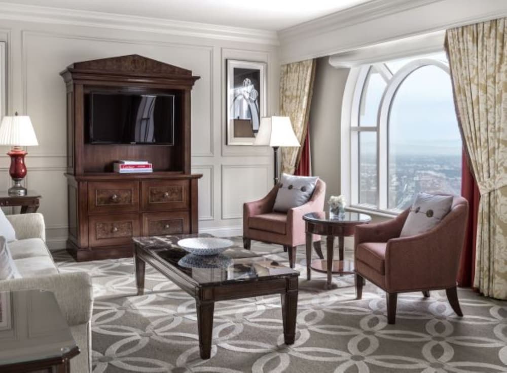 Grand Room, 1 King Bed, City View