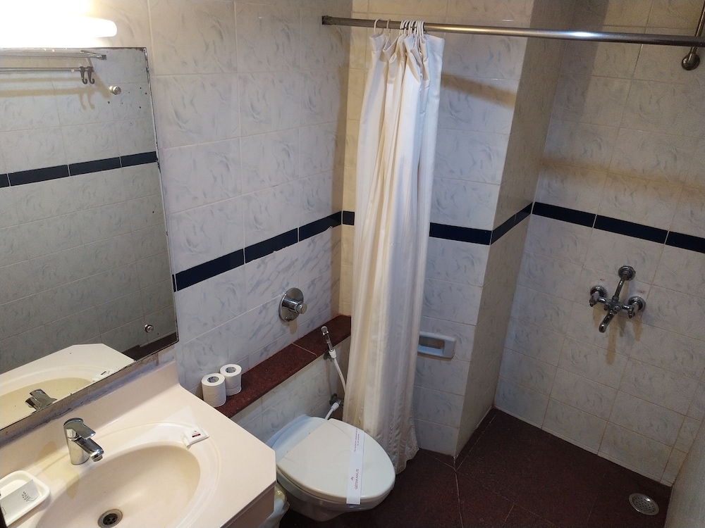 Standard Double Room - Photo 13