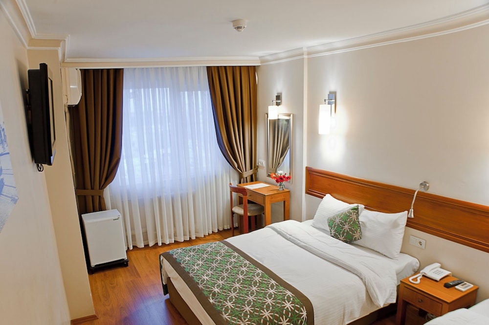 Standard Double or Twin Room, City View photo 1