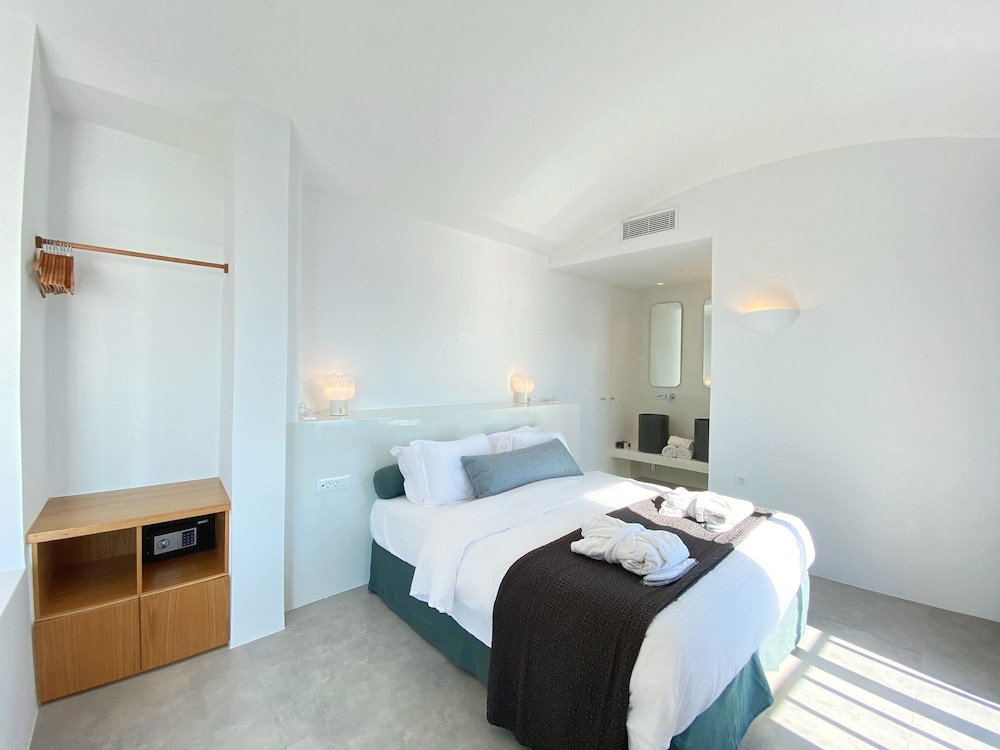 Executive Suite - Photo 15