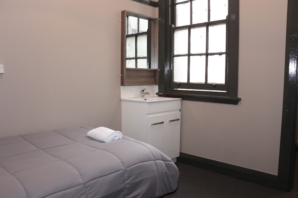 Single Room, Shared Bathroom photo 3