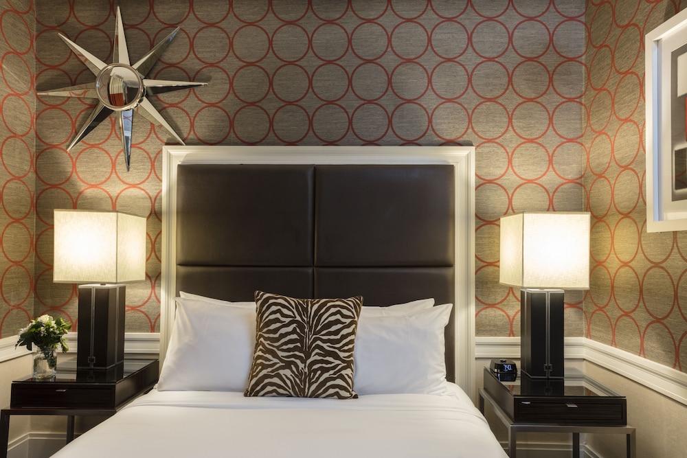 Standard Room, 1 Queen Bed photo 2