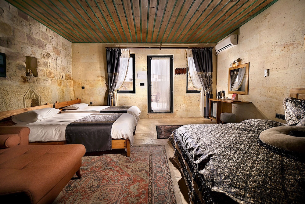 Family Studio Suite, Multiple Beds, Sauna, Garden Area photo 3