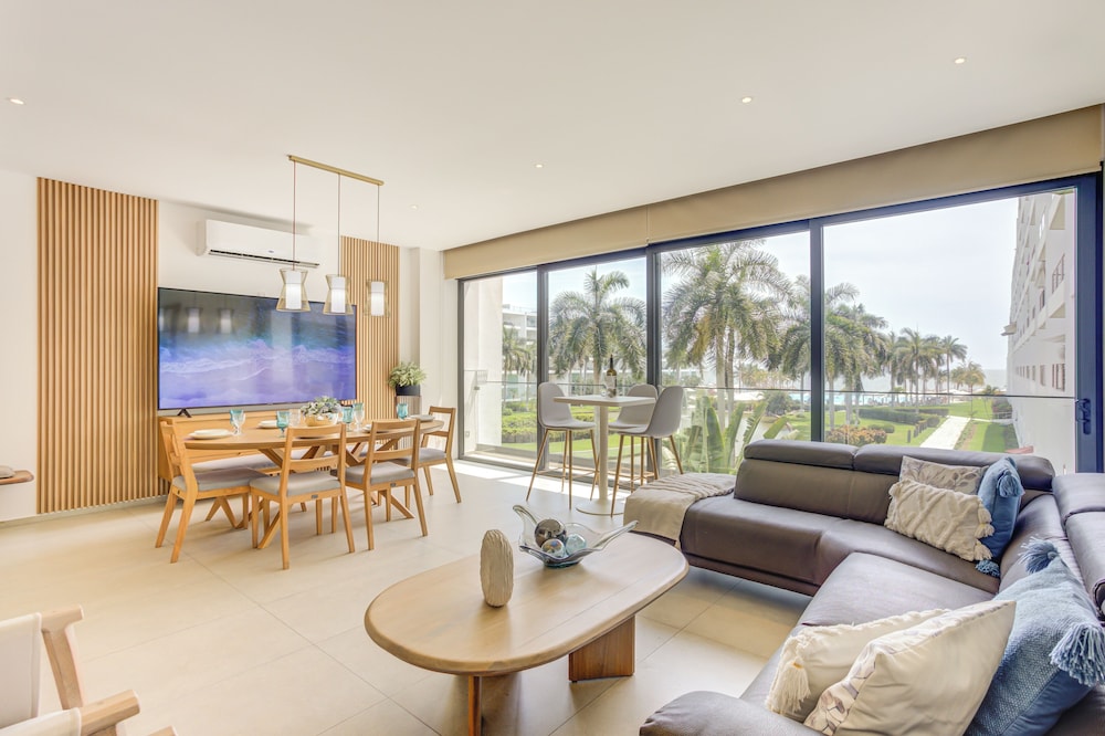 Superior Apartment, Pool View