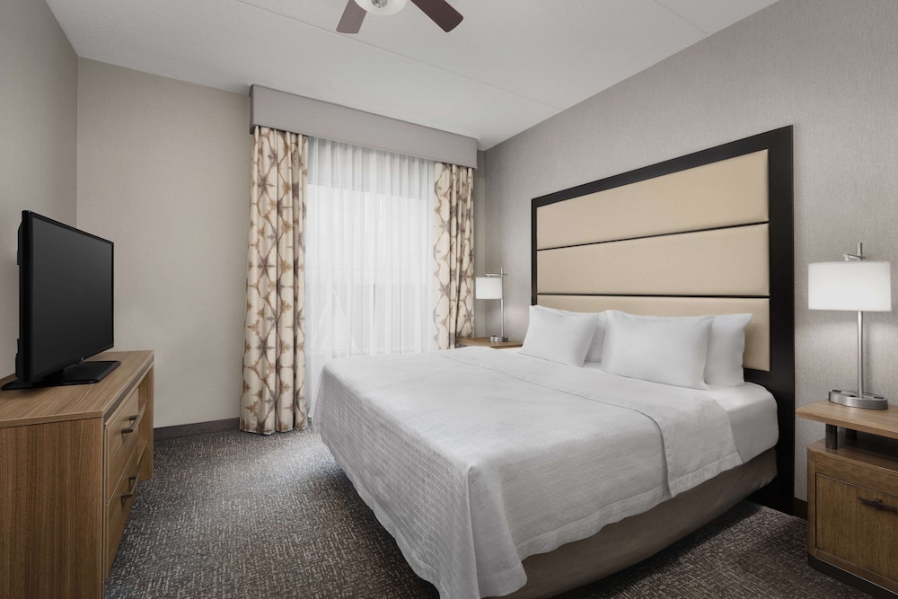 Suite, One King Bed, Accessible - Photo 2