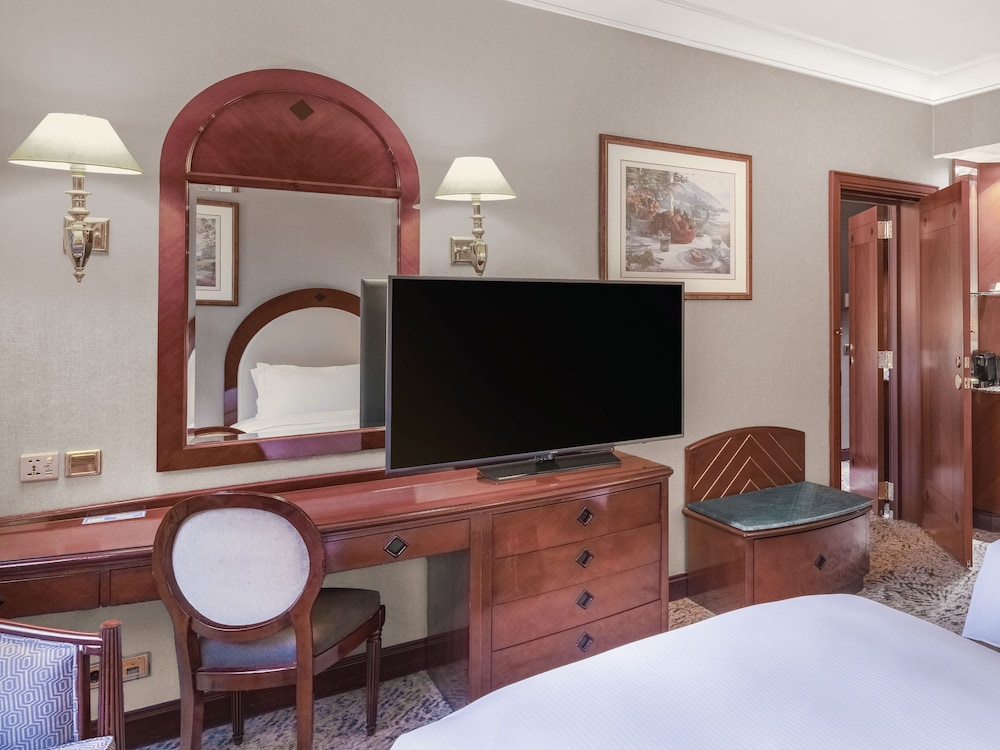 Family Room, Connecting Rooms