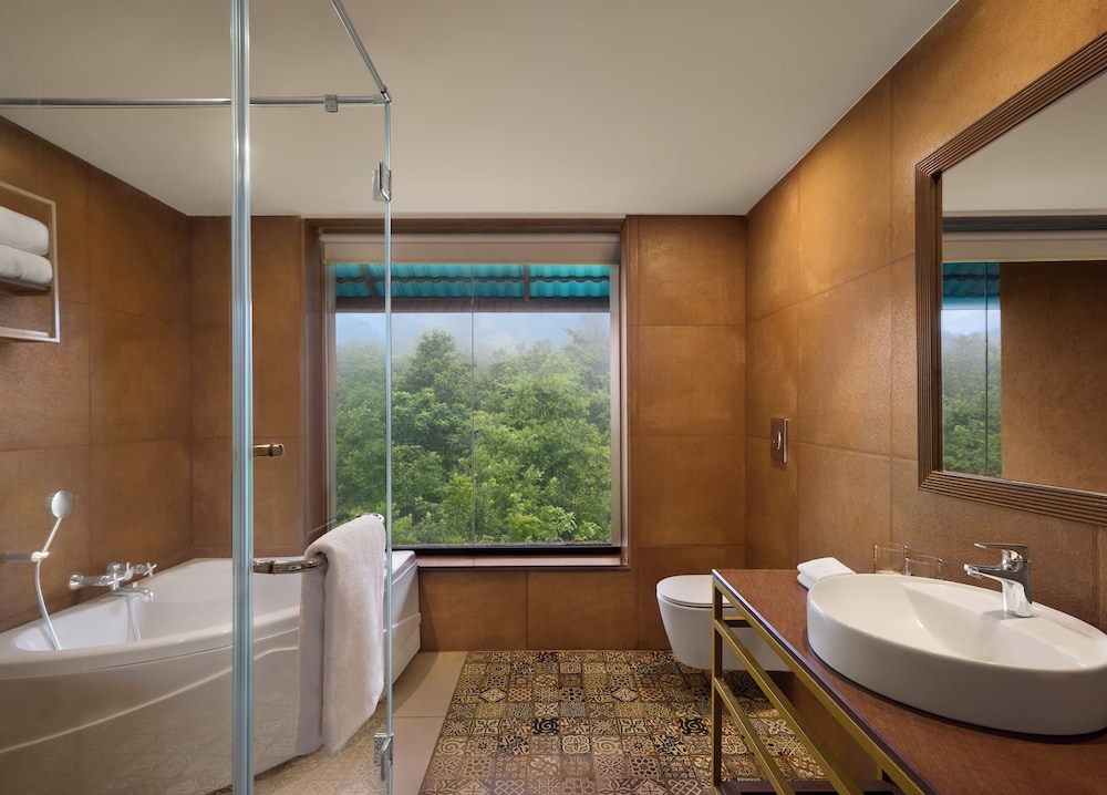 Classic Suite, 1 King Bed, Balcony, Mountain View (Balcony) - Photo 3