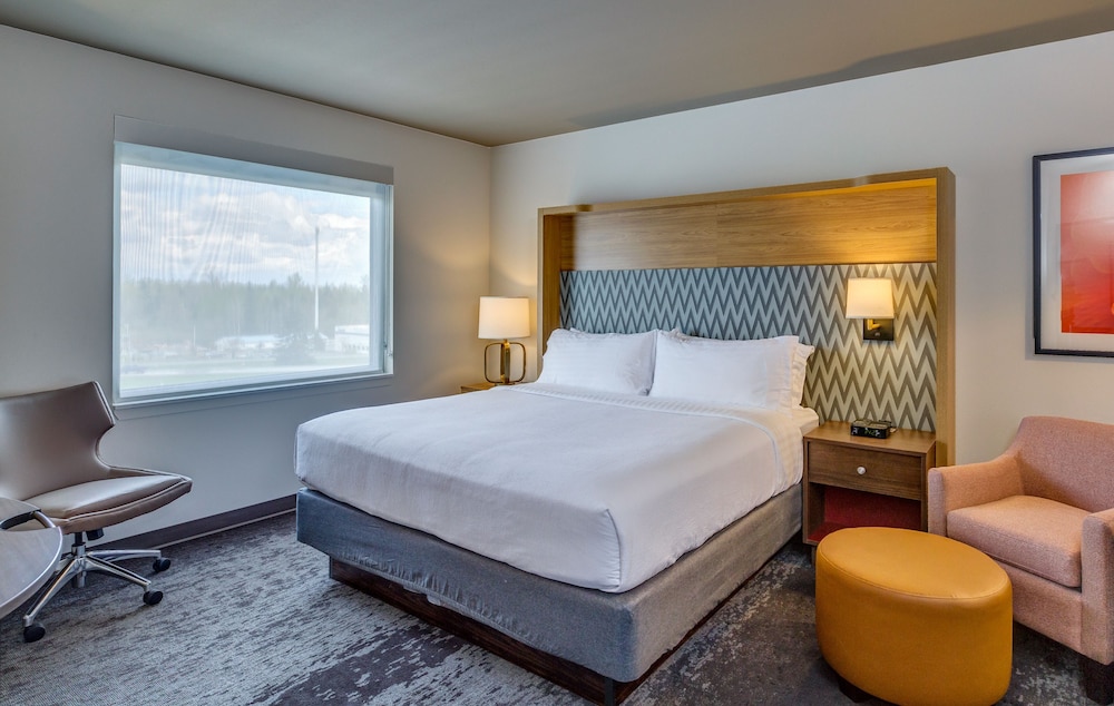 Suite, 1 King Bed, Accessible Bathtub (Communications) photo 3