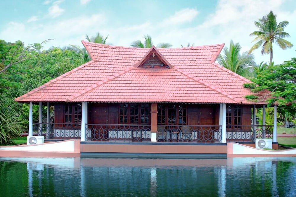 Water Front Heritage Cottage with Balcony - Photo 10
