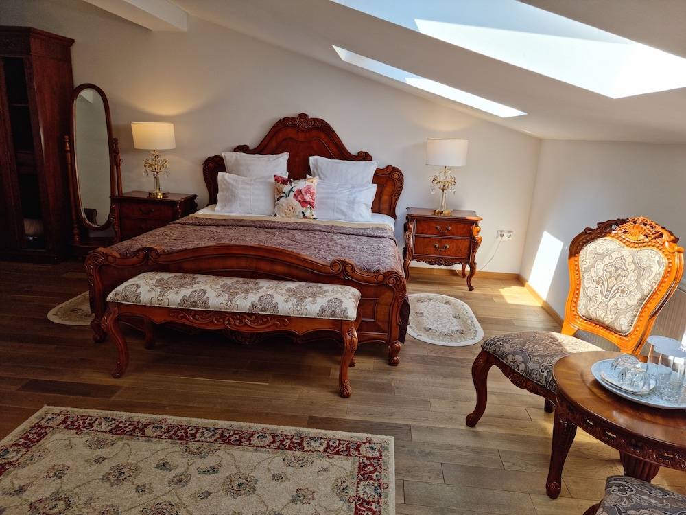 Double Room, 1 King Bed, Non Smoking photo 2