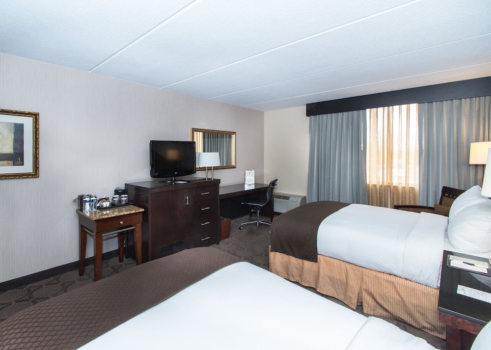 Room, 2 Double Beds (Treat Yourself Amenities) - Photo 1