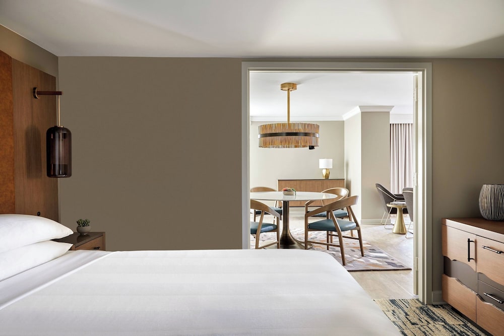 Suite, 1 Bedroom - Photo 3