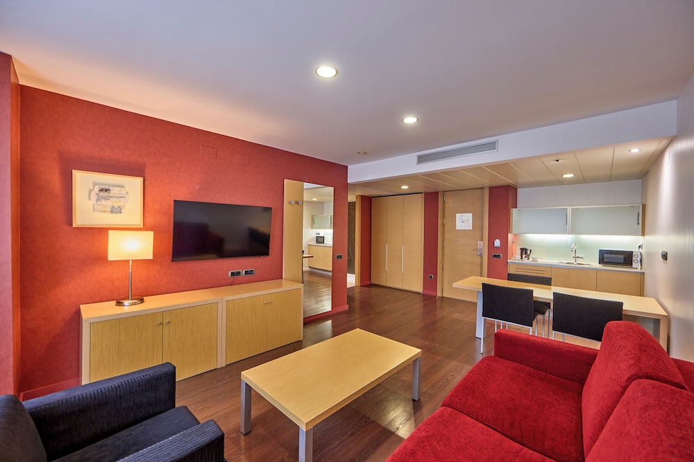 Family Room, 1 Queen Bed with Sofa bed photo 3