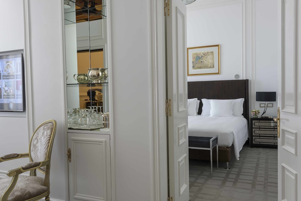 Deluxe Suite (Lounge)