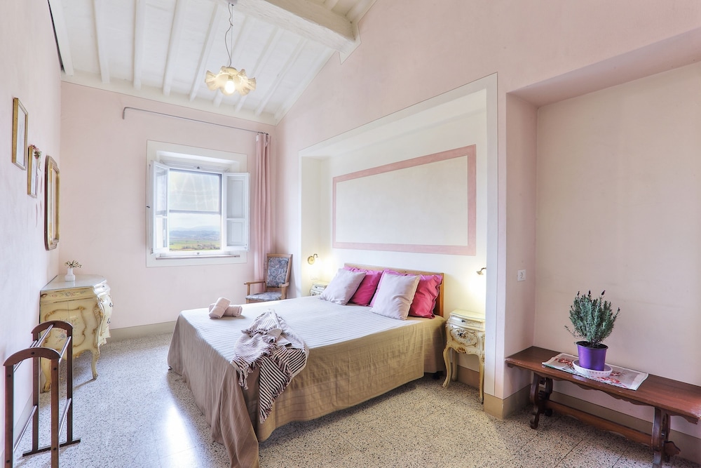House, 4 Bedrooms, Mountain View, Annex Building photo 3