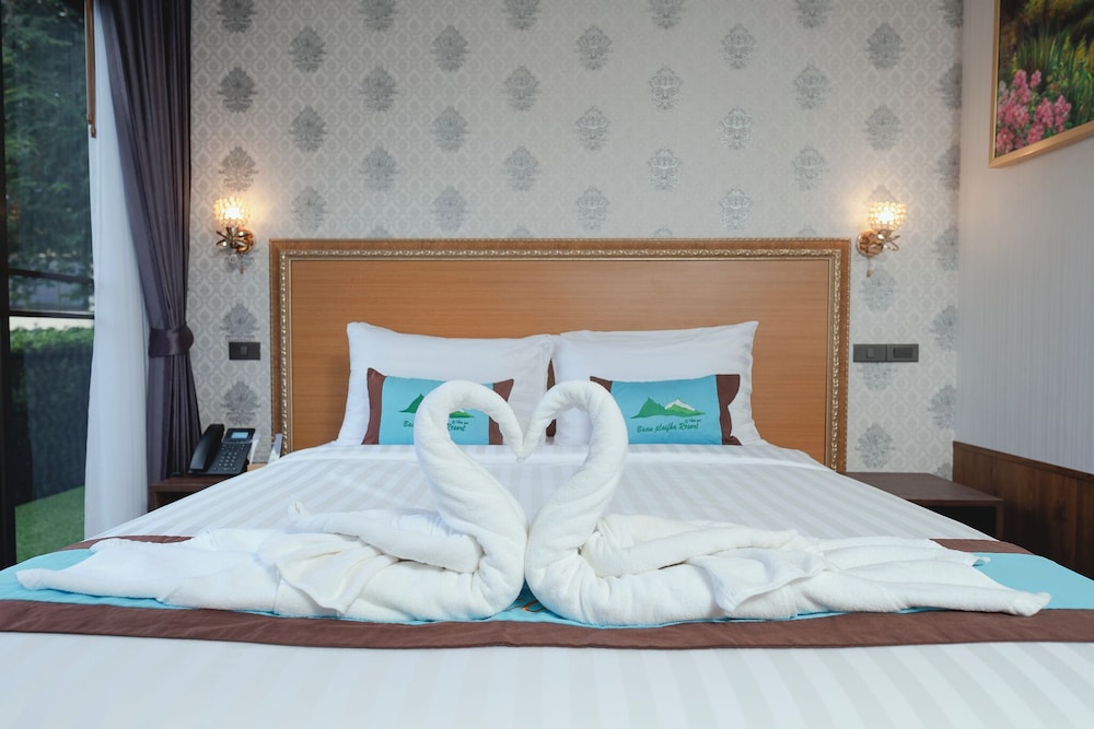 Deluxe Double Room - Photo 13