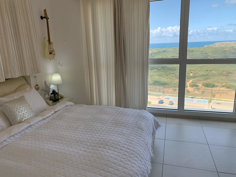 Royal Apartment, 3 Bedrooms, Balcony, Sea View photo 2