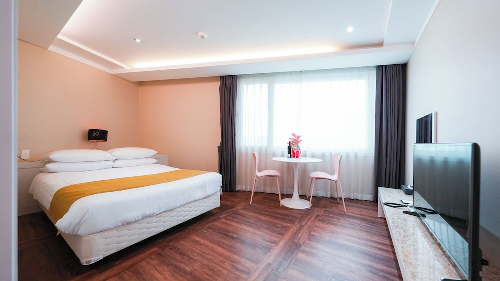 Standard Double Room - Photo 4