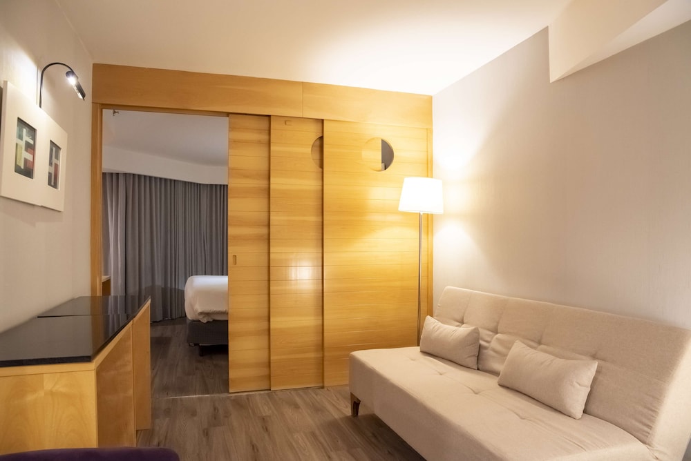Executive Room, 1 King Bed - Photo 10