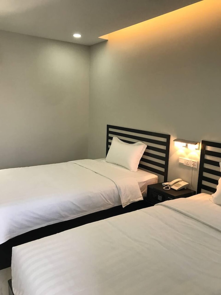 Deluxe Twin Room - Photo 9