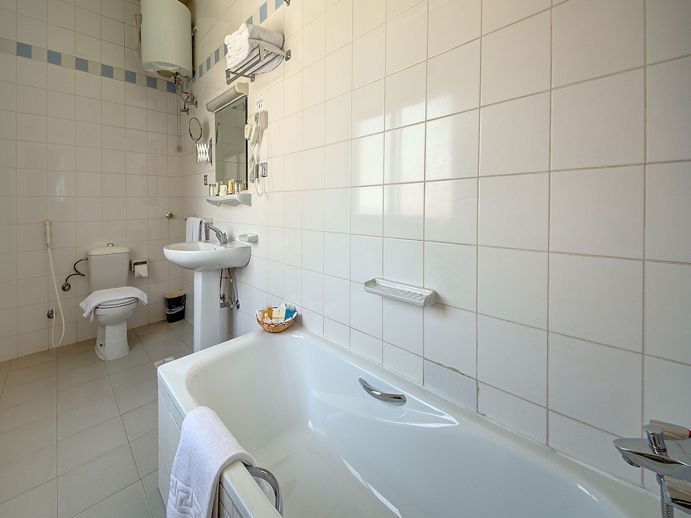 Standard Double Room - Photo 4