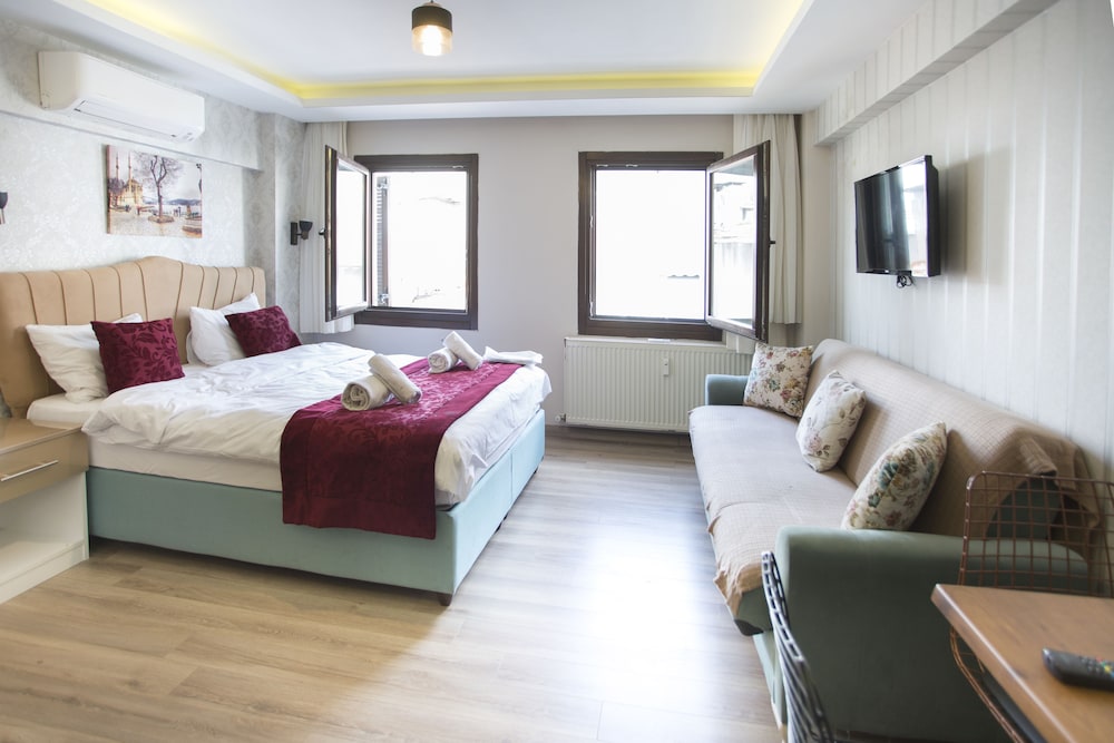 Deluxe Triple Room photo 2