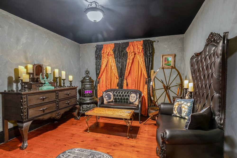 Condo (The Warlock House)