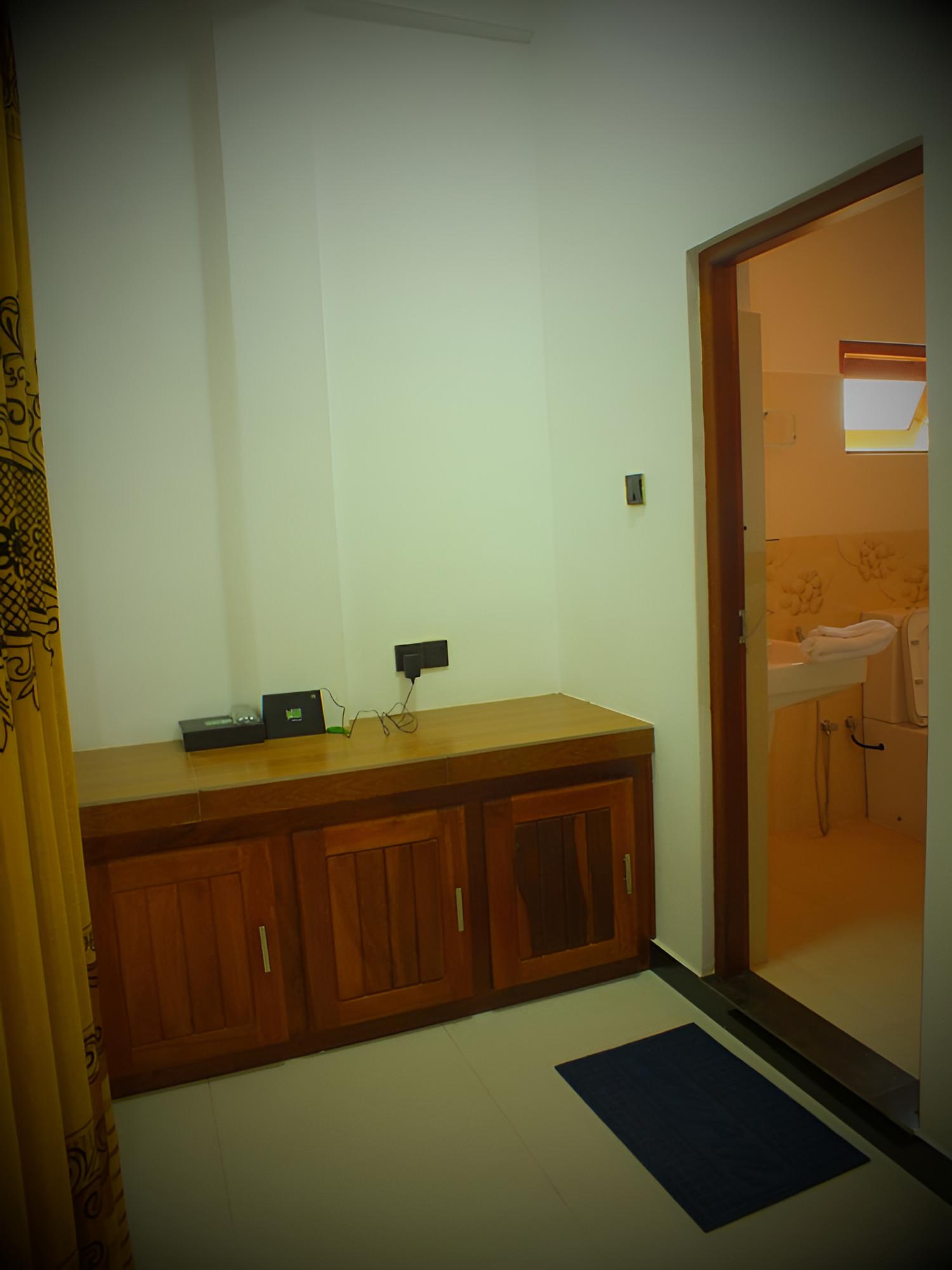 Economy Double Room photo 3