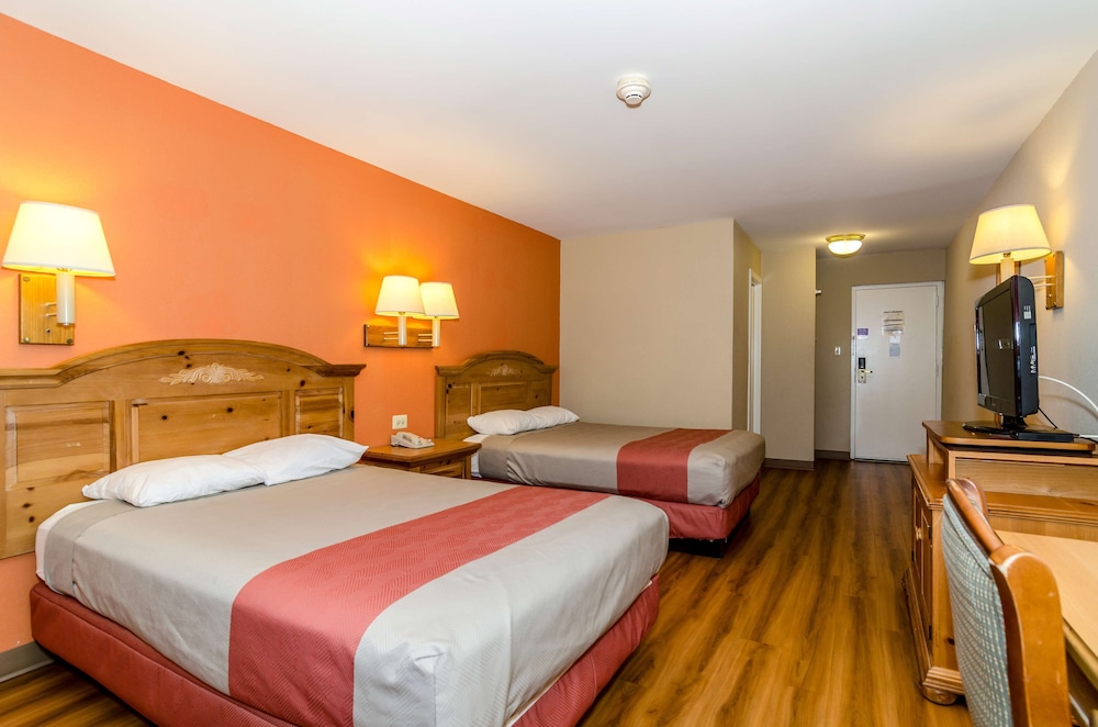Standard Room, 2 Double Beds, Accessible, Non Smoking photo 1