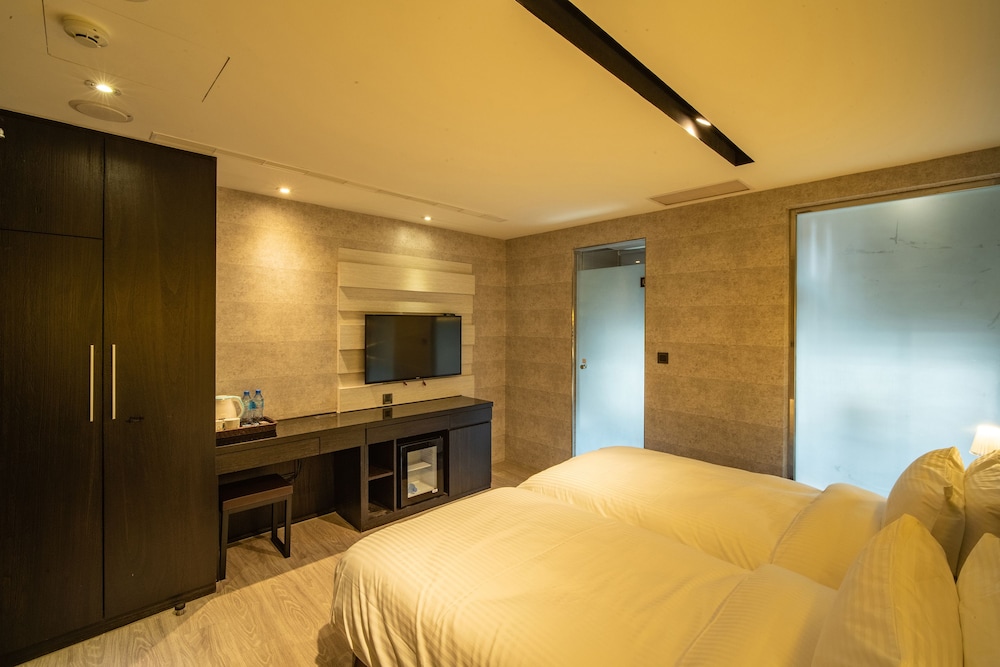 Elite Twin Room, 2 Twin Beds, City View photo 2