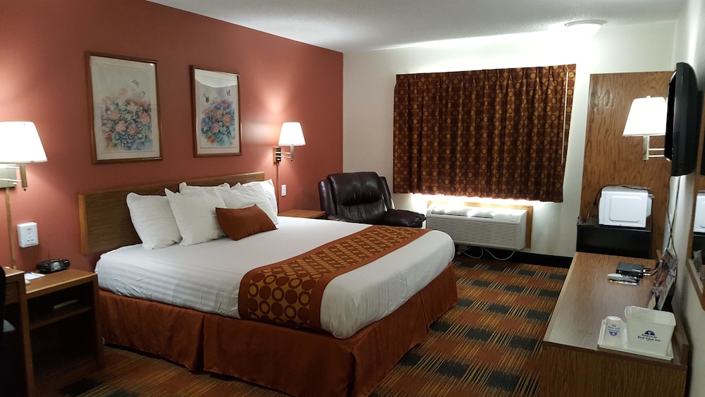 Room, 1 King Bed, Smoking - Photo 1