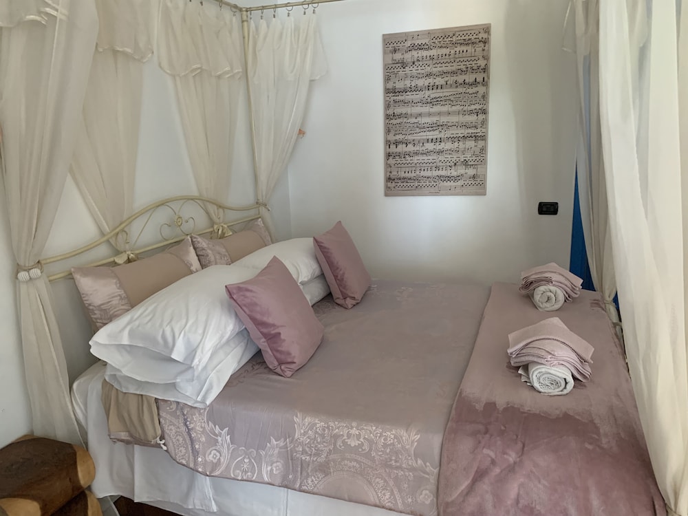 Deluxe Double Room, 1 Queen Bed, Balcony photo 1