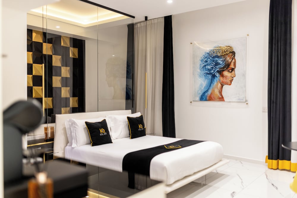 Deluxe Suite, 1 Queen Bed, Non Smoking, Jetted Tub for a fee