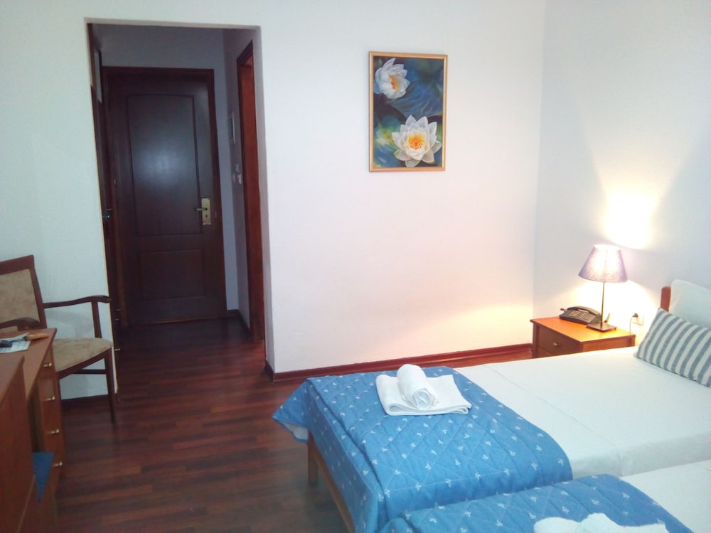 Standard Twin Room, 2 Twin Beds, Mountain View photo 3