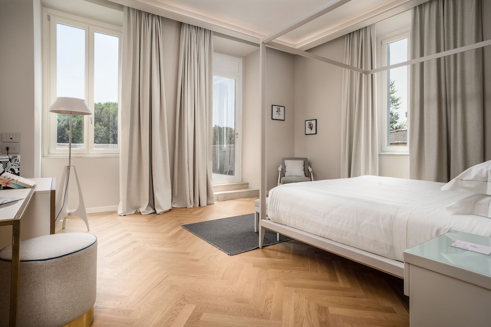 Signature Suite (BV Living & Piano)