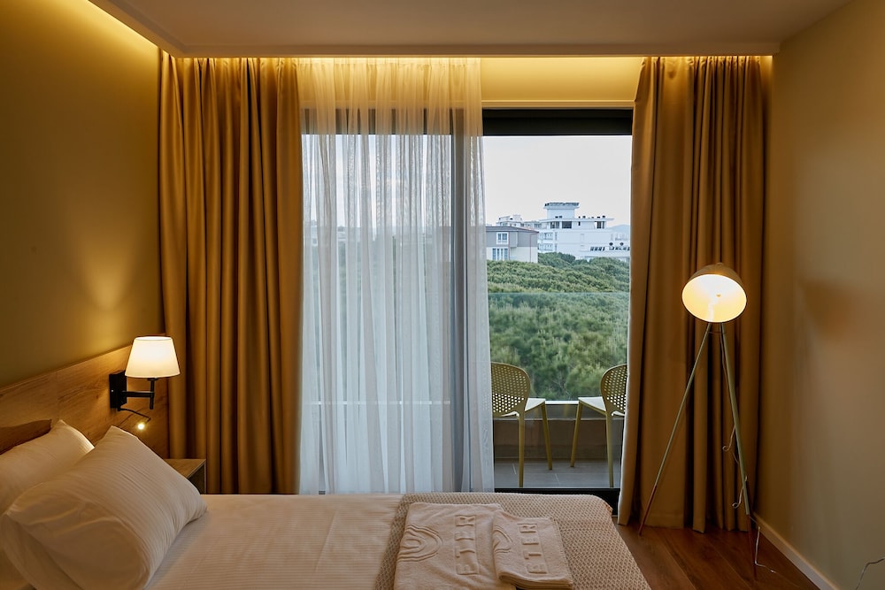 Standard Double Room, Partial Sea View