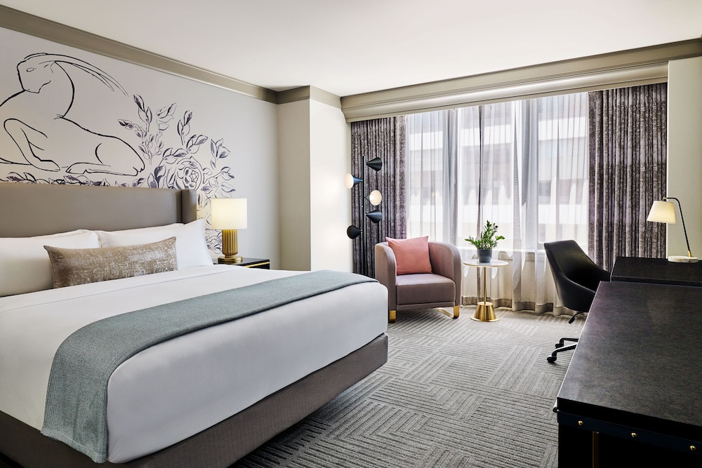 Grand King Room with One King Bed (Non Smoking)