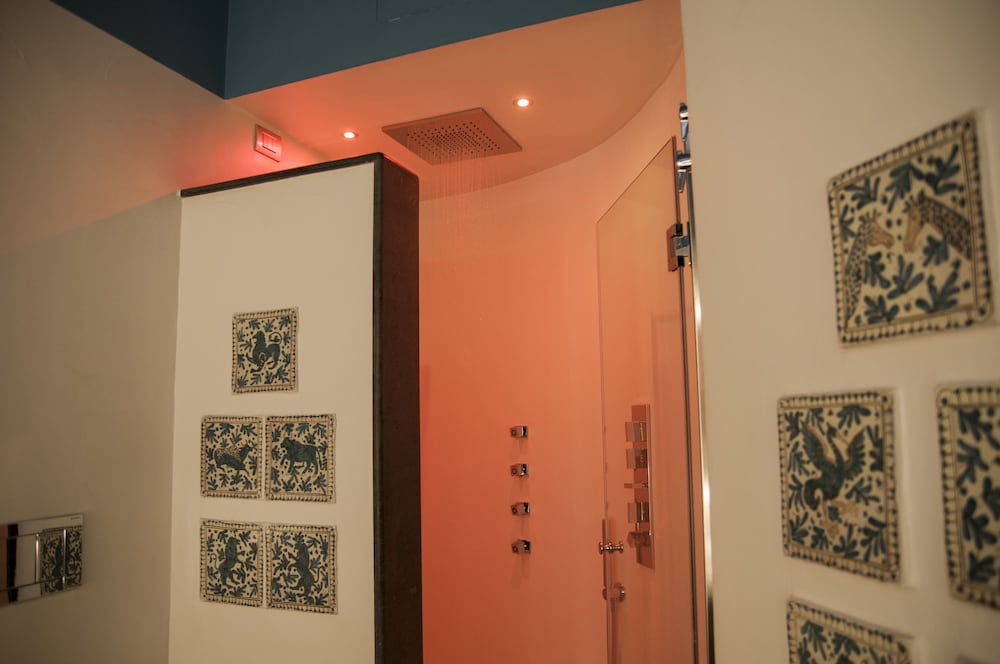 Deluxe Suite, Balcony, Sea Facing - Photo 11