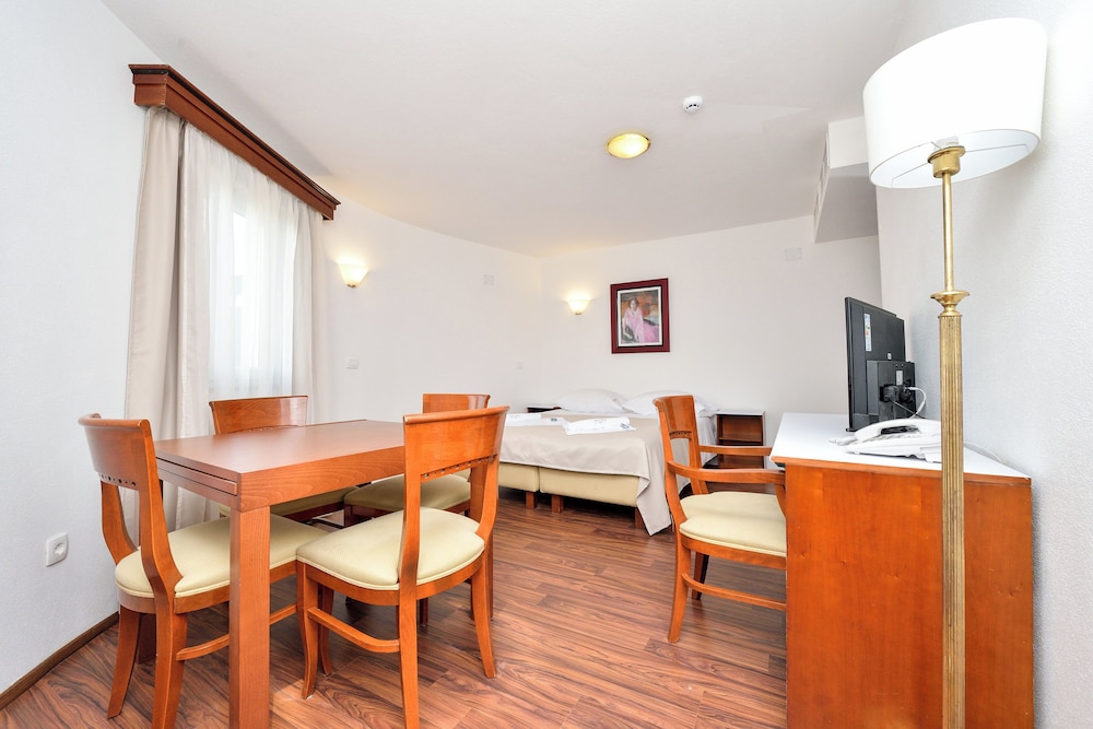 Double or Twin Room photo 3