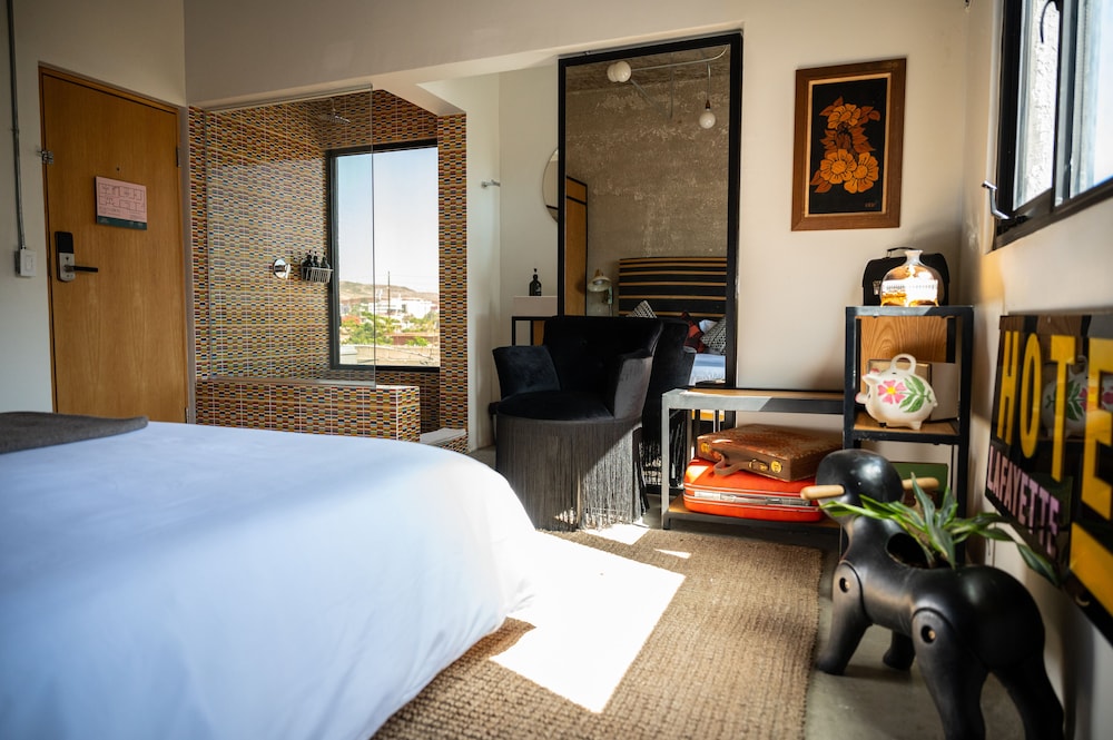 Suite - Photo 9