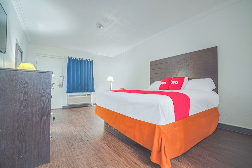 Room, 1 King Bed - Photo 3