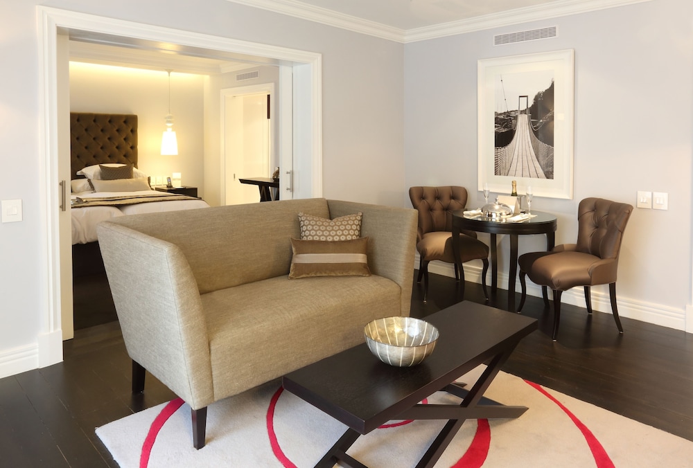 Classic Suite (Homewood King Bed Double) photo 2