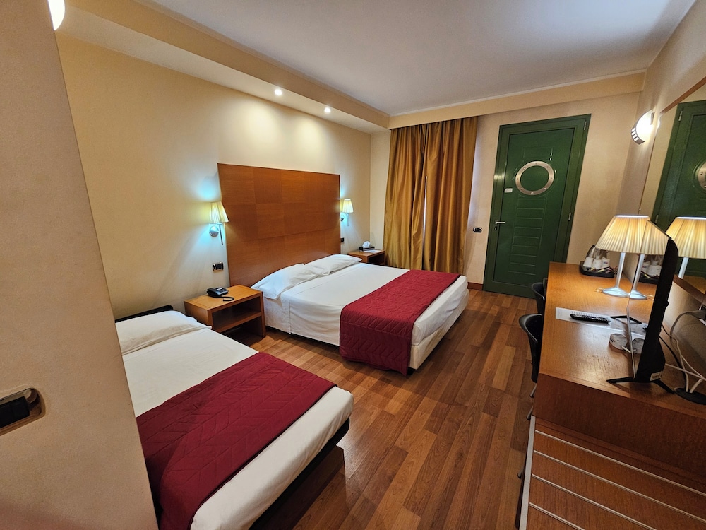 Business Triple Room photo 2