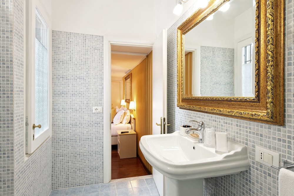 Family Quadruple Room, Private Bathroom photo 3